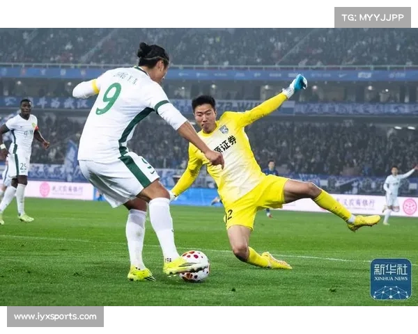 武汉三镇方镜淇门将出球失误 后场建设短板直接导致控场崩盘